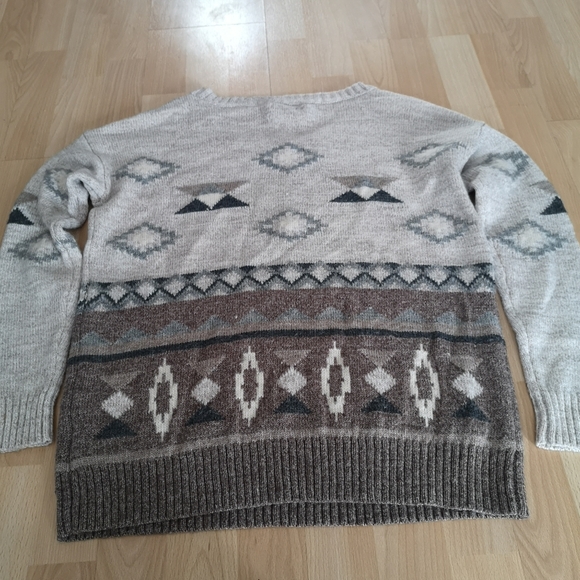 Ladies American Eagle sweater like new - Picture 2 of 5